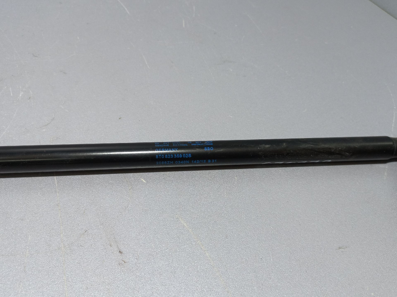AMORTIZER HAUBE AUDI A4 (B8) > 12-15 8T082335902S