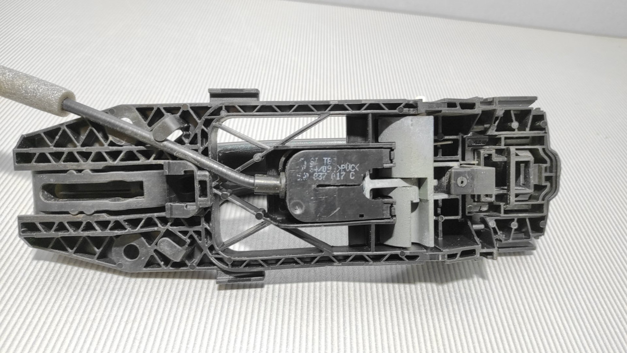 DIJELOVI RUCKA VRATA VW GOLF 6 > 08-12 5N0839885G