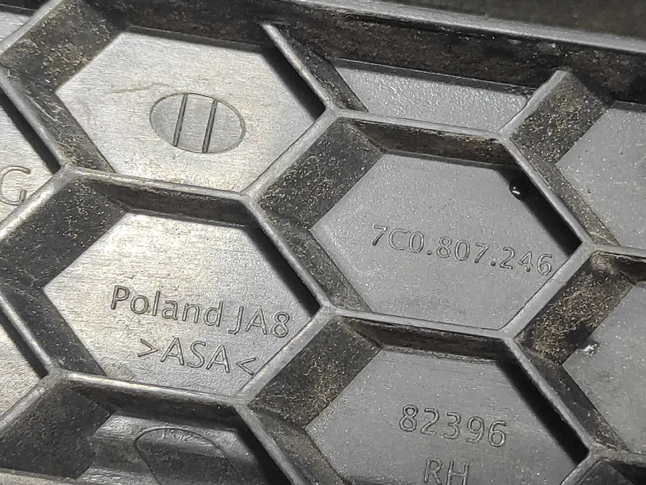PLASTIKA BRANIKA VW CRAFTER > 11-16 7C0807246