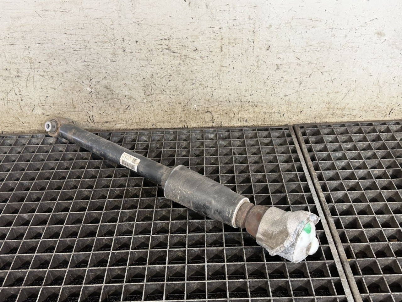 DIJELOVI AMORTIZER AUDI A4 (B9) > 15-18 2.0 8W0513035AD