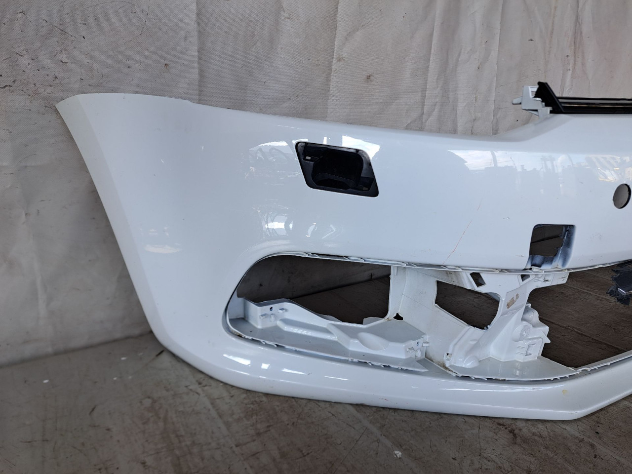 DIJELOVI BRANIK VW POLO > 14-17 6C0807221