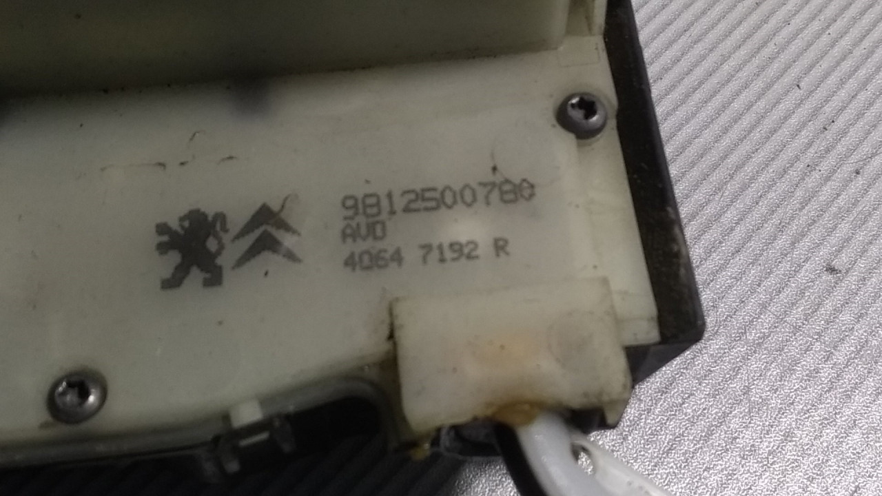 BRAVA VRATA PEUGEOT 208 > 15-19 9812500780