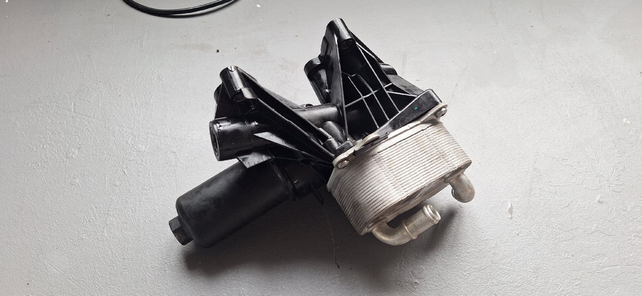 DIJELOVI KUCISTE FILTERA ULJA VW GOLF 8 > 19- 2.0