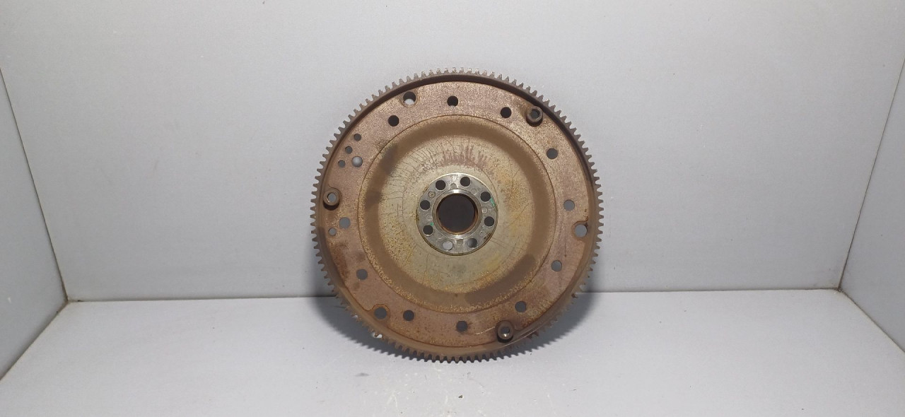DIJELOVI ZAMAJAC AUDI A6 4G > 14-18 06H105323R