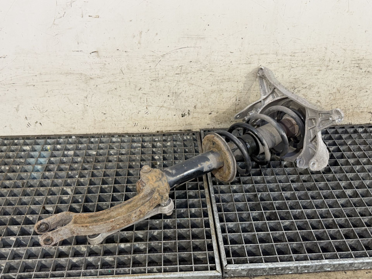 DIJELOVI AMORTIZER AUDI A4 (B8) > 07-11 2.0 8K0413031AF
