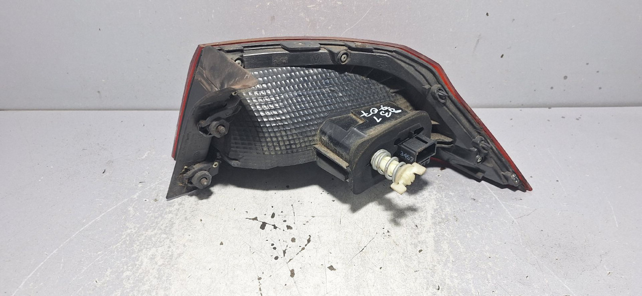 DIJELOVI STOP SVJETLO VW PASSAT B8 > 14-19