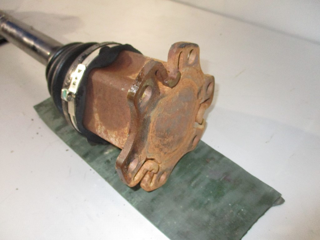 DIJELOVI POLUOSOVINA AUDI A4 (B6) > 00-04 8E0407271AT