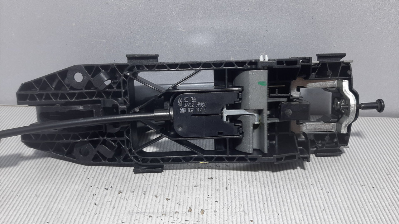 DIJELOVI RUCKA VRATA VW AMAROK > 09-16 5N0837885H