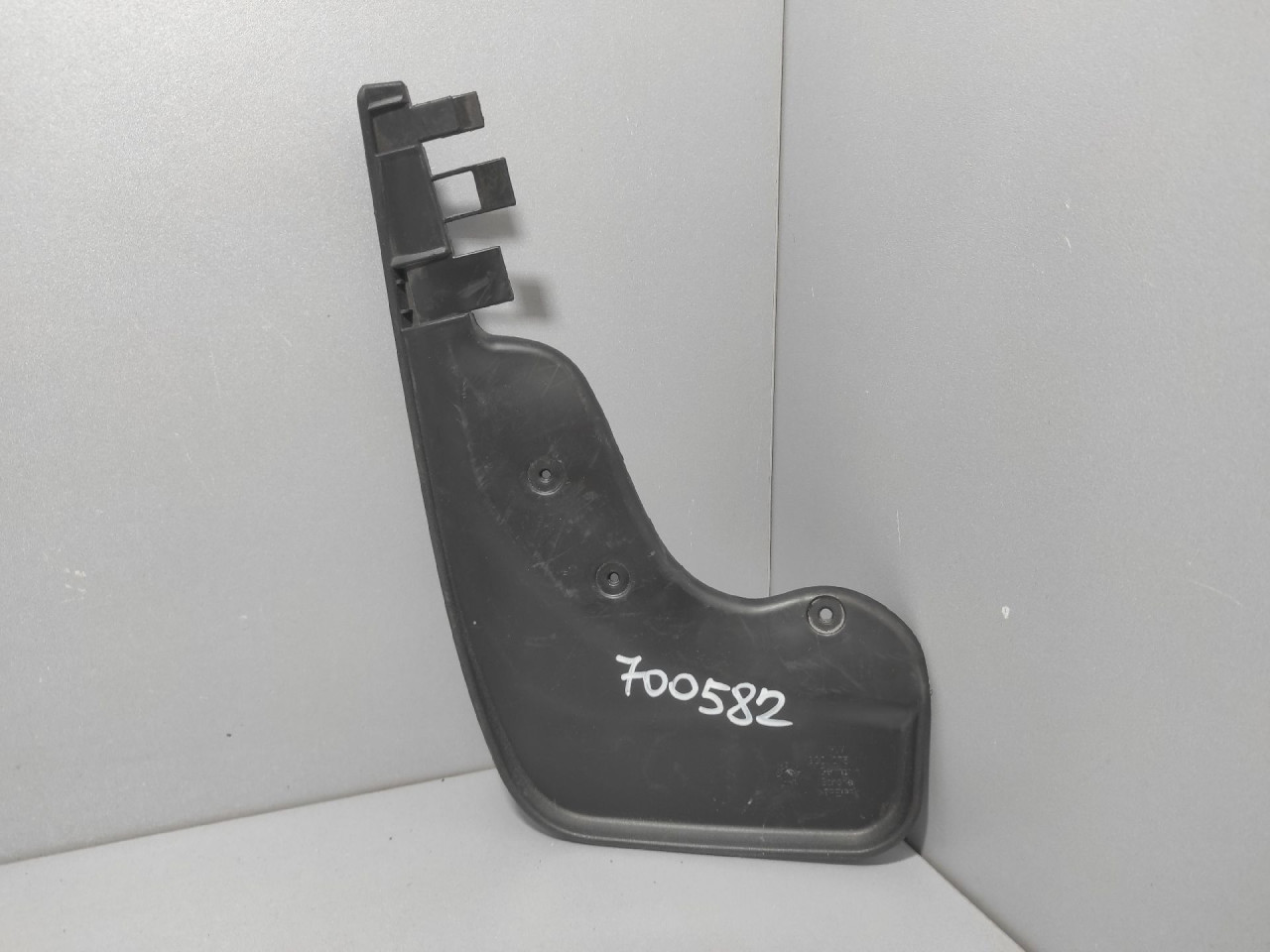 POKLOPAC NA BLATOBRANU VW PASSAT B6 > 05-10 3C0075111