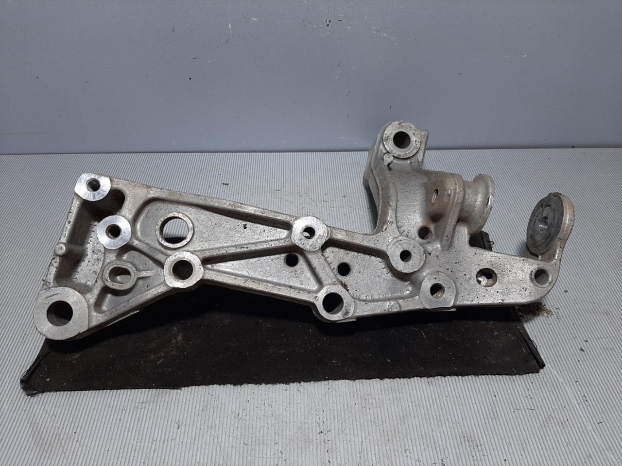 DIJELOVI NOSAC LAFETE VW GOLF 5 > 03-08 1K0199296E