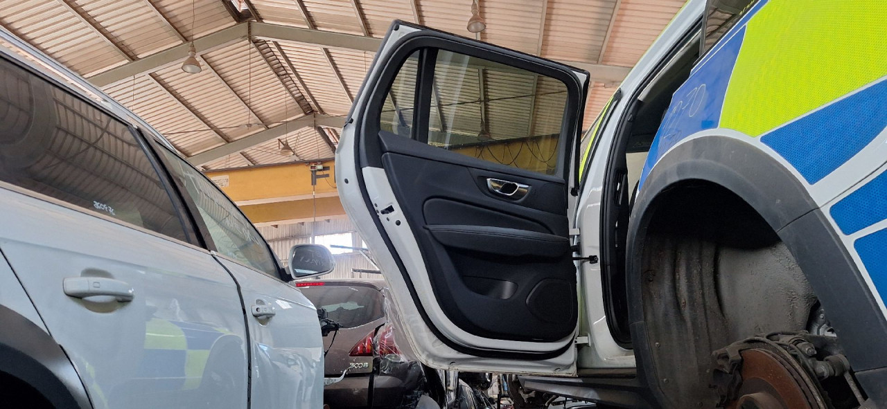 DIJELOVI VRATA OSTECENA VOLVO S60/V60 > 19- 2.0