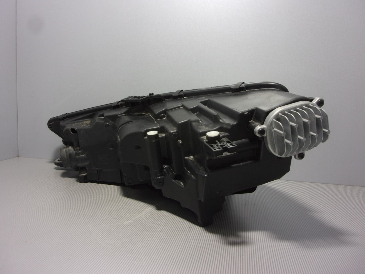 DIJELOVI FAR AUDI A4 (B9) > 15-18 8W0941034
