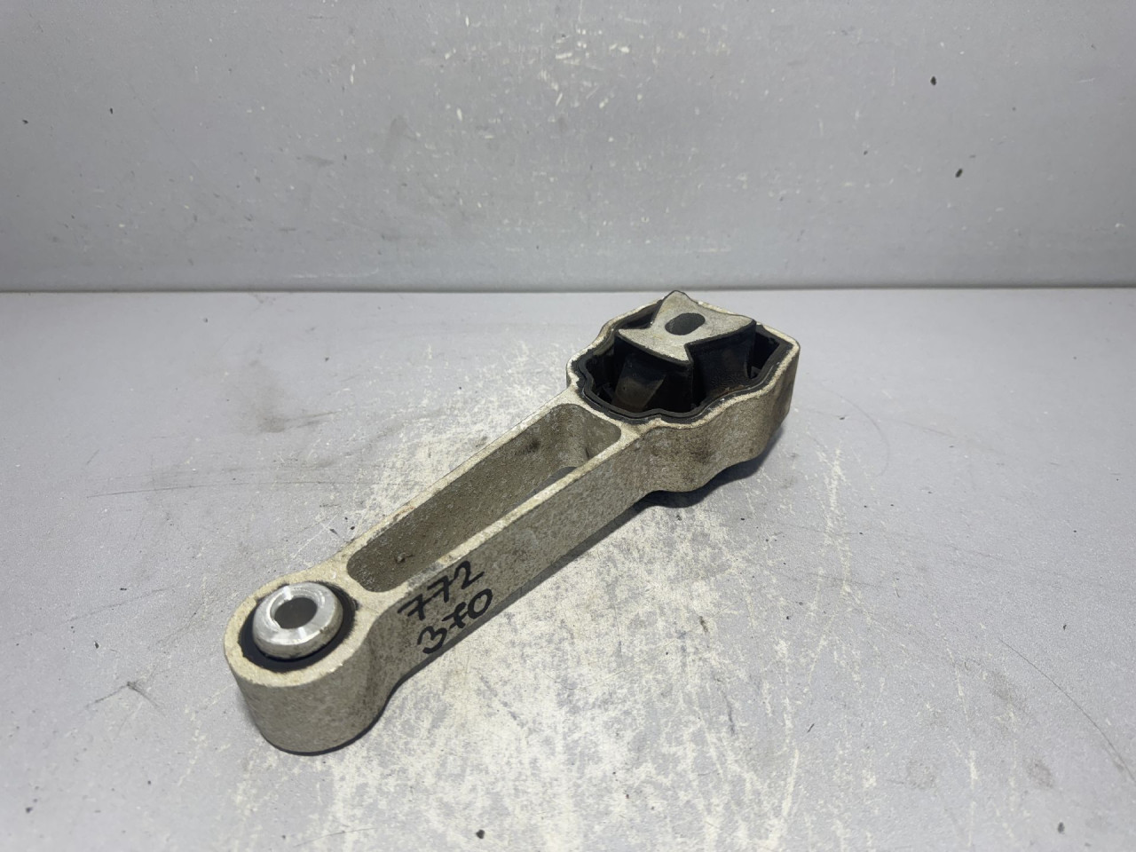 DIJELOVI NOSAC MOTORA LAND ROVER EVOQUE > 15-18 2.0 6G926P082GC