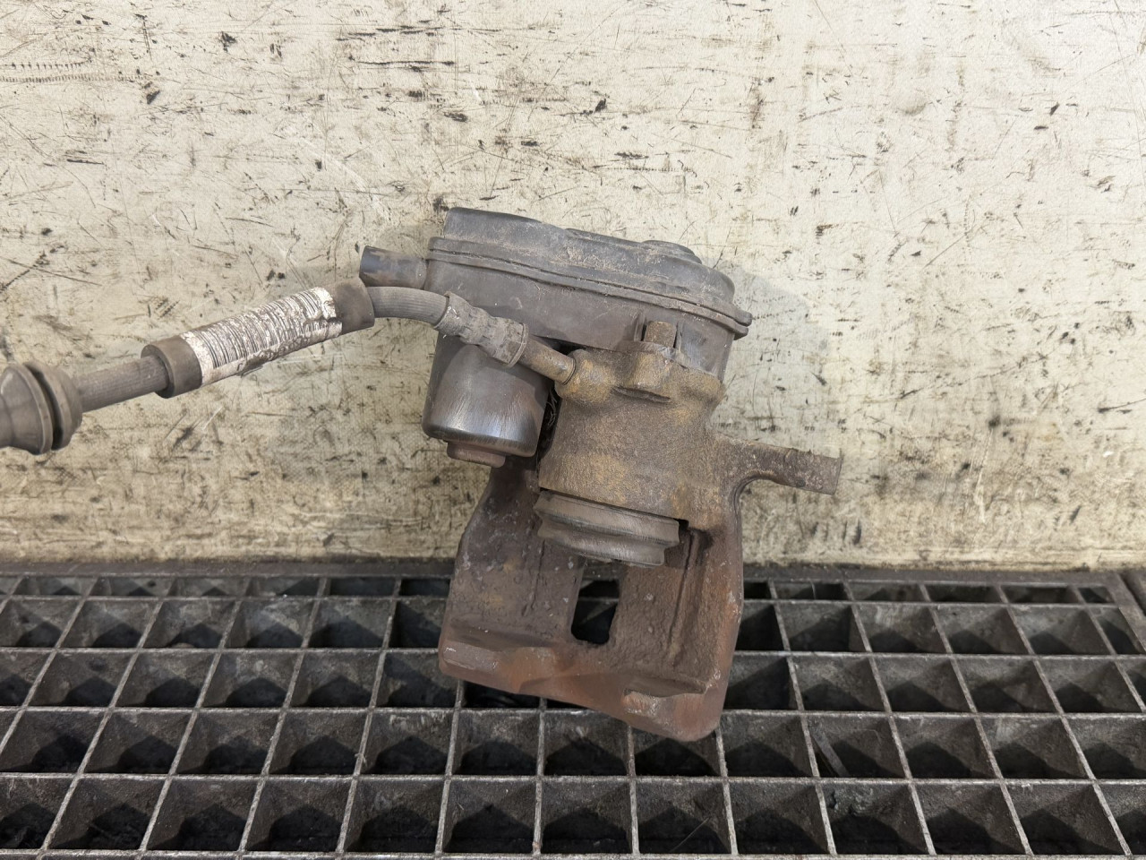 DIJELOVI KOCIONA KLJESTA AUDI Q5 > 12-16 2.0 8K0615403E