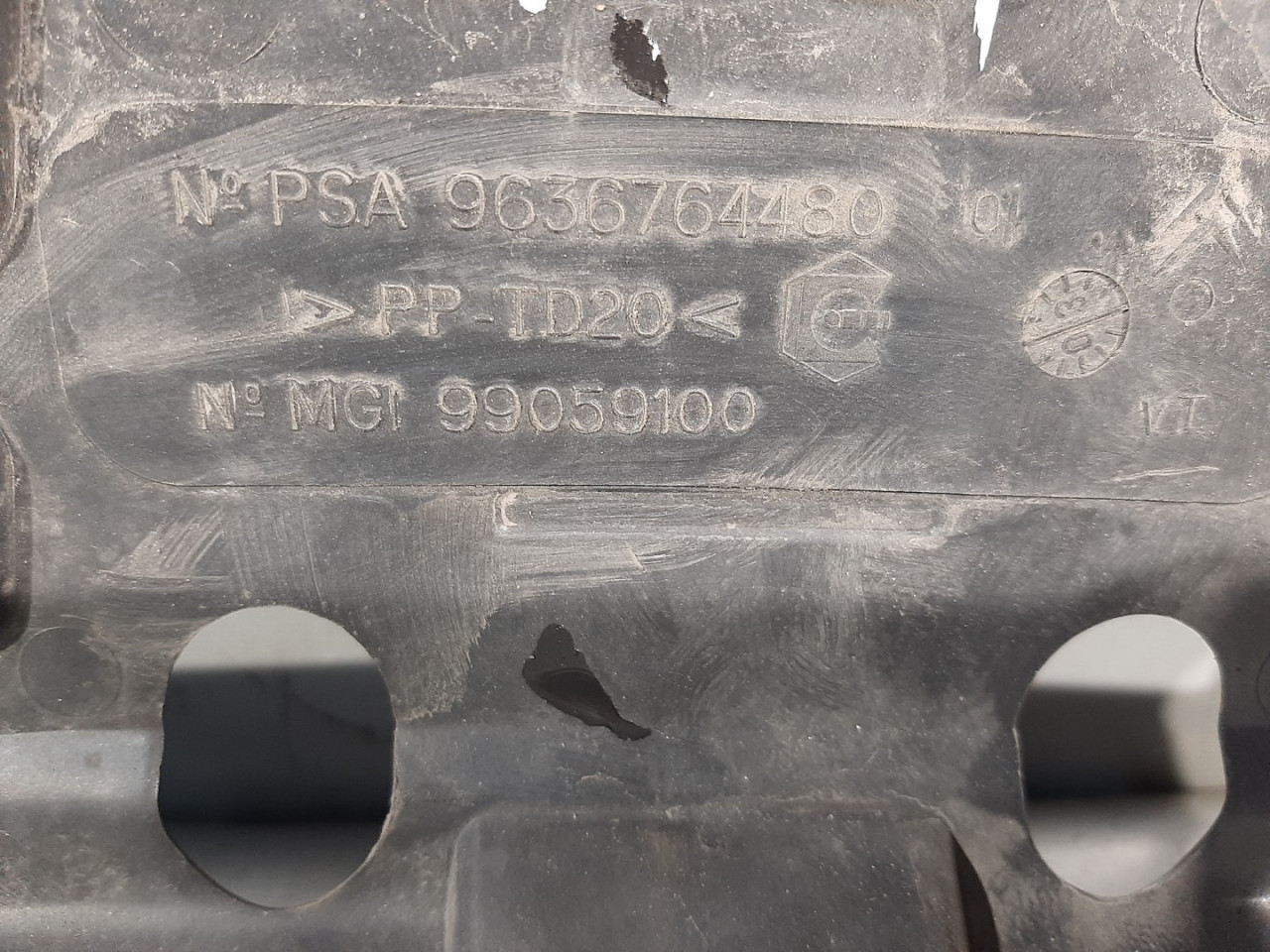 PLASTIKA BRANIKA CITROEN XSARA > 00-04 9636764480