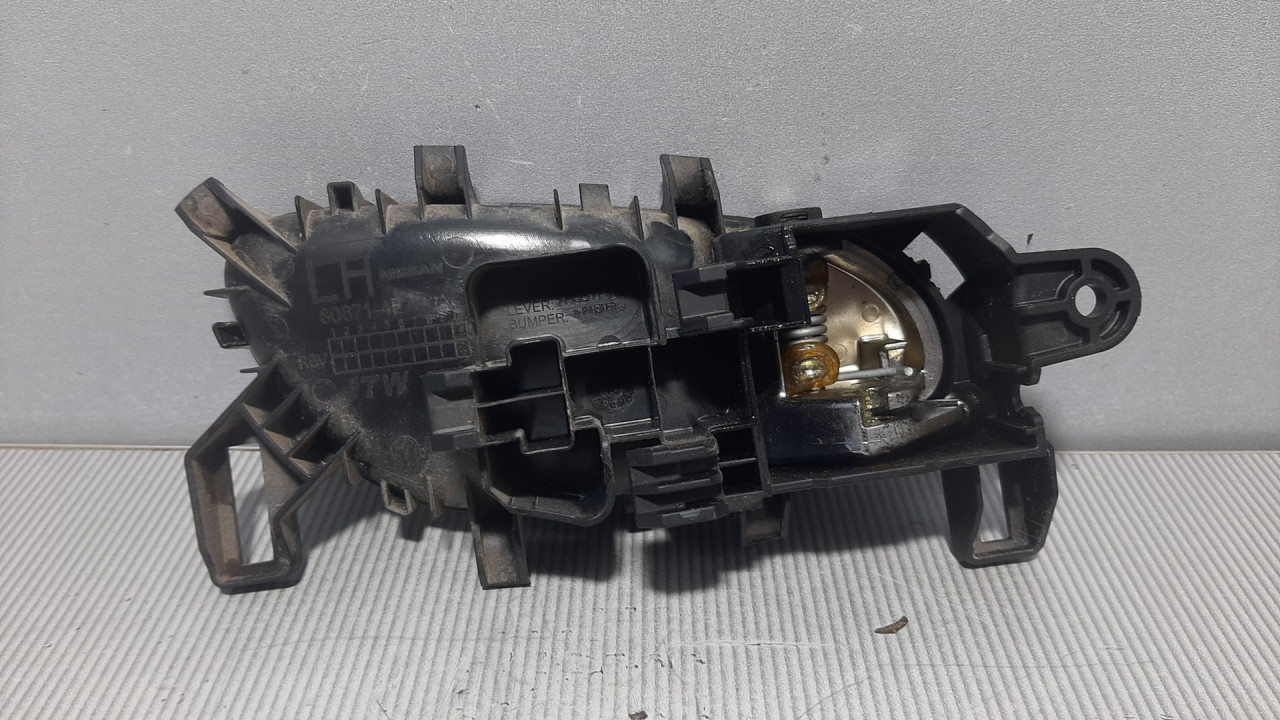 UNUTRASNJA RUCKA VRATA NISSAN QASHQAI > 14-17 806714EA