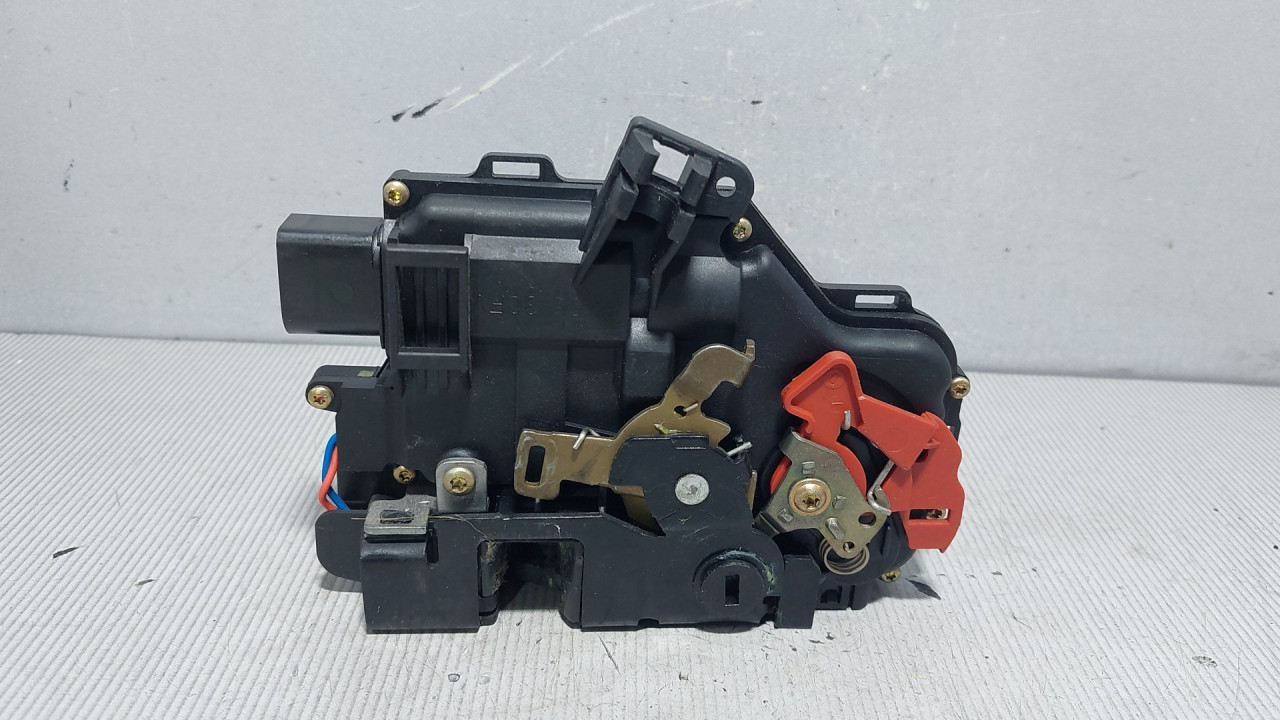 DIJELOVI BRAVA VRATA AUDI A2 > 99-05 8Z0839016D