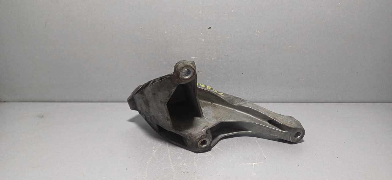 DIJELOVI NOSAC MOTORA AUDI A6 4G > 14-18 2.0 4G0199307Q