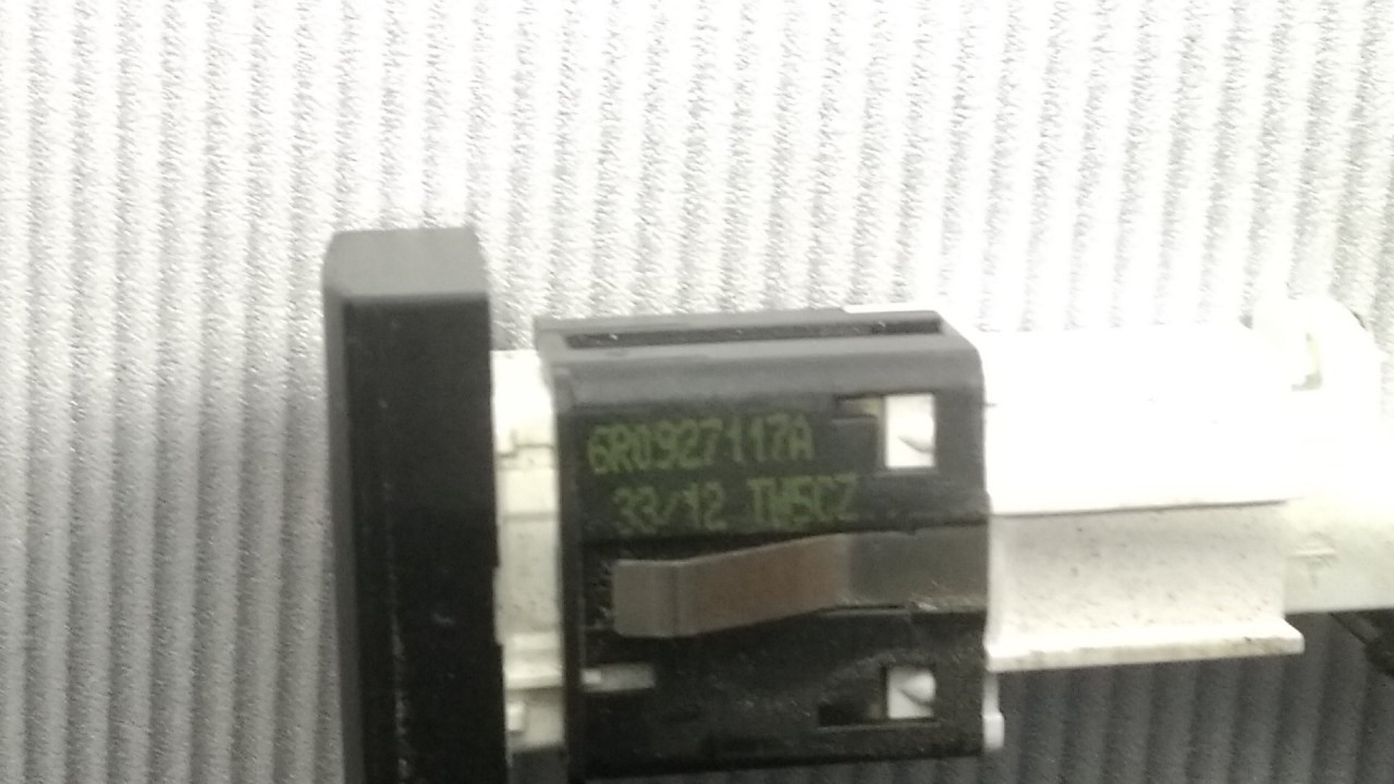 DIJELOVI PREKIDAC VW POLO > 09-14 6R0927117A