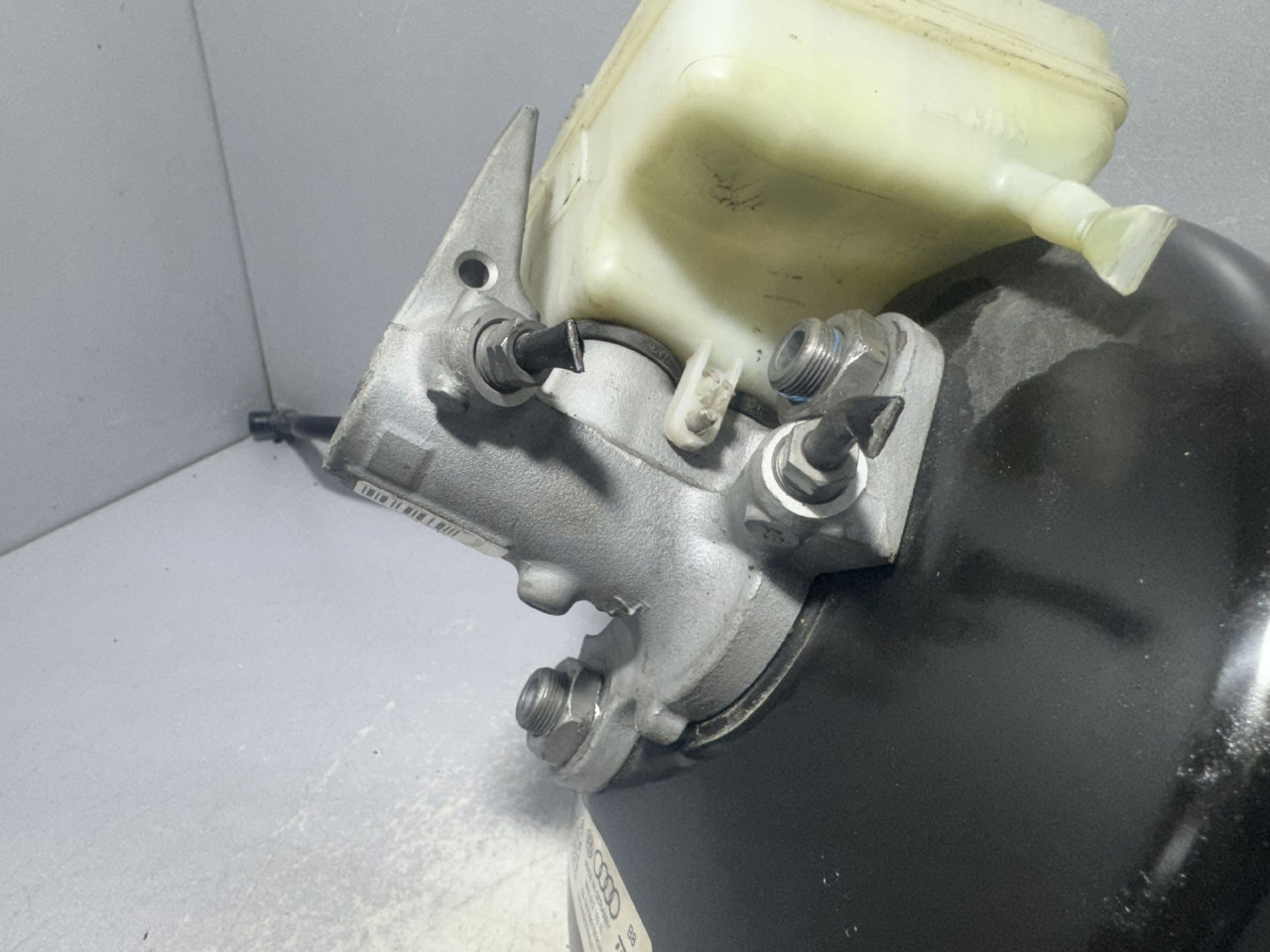 DIJELOVI GLAVNI KOCIONI CILINDAR AUDI A4 (B8) > 12-15 2.0