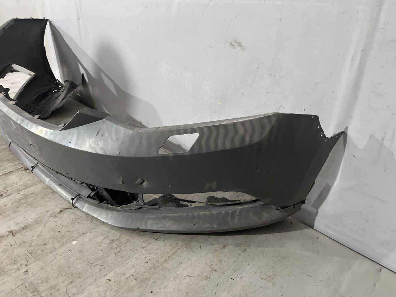 DIJELOVI BRANIK SKODA FABIA > 14- 6V0807221