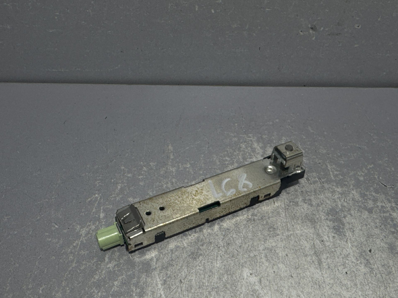 DIJELOVI ANTENA AUDI A3 (8Y) > 20 -  8Y4035225M