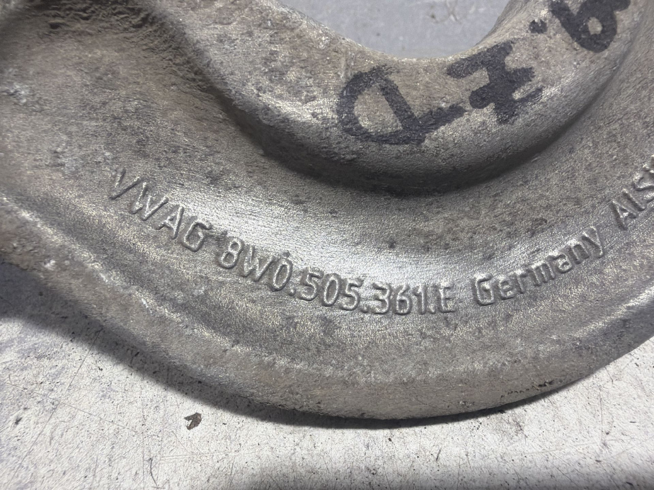 DIJELOVI RAME AUDI A4 (B9) > 15-18 8W0505361E
