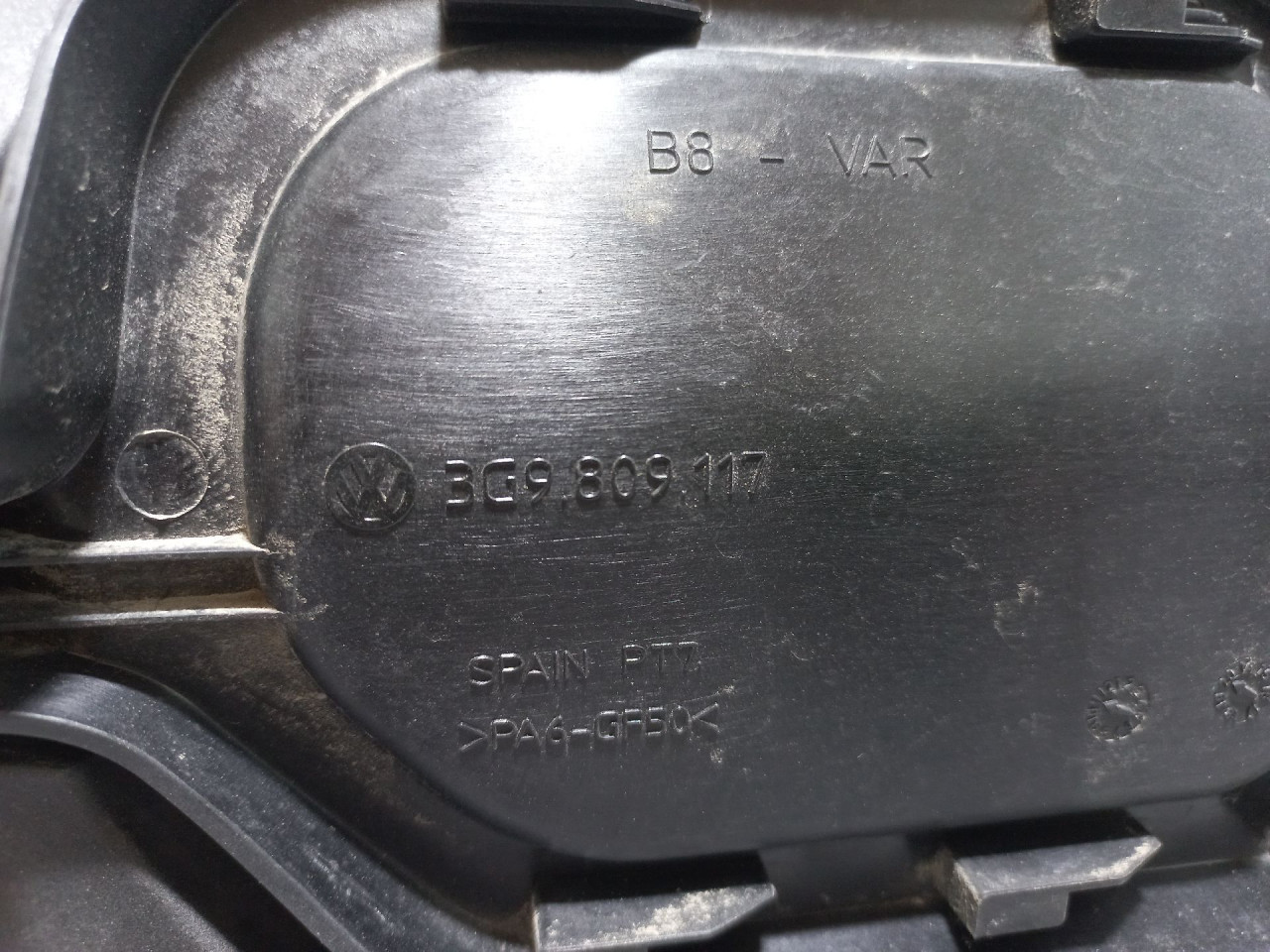POKLOPAC REZERVOARA VW PASSAT B8 > 14- 3G9809117