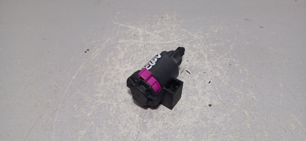 DIJELOVI PREKIDAC AUDI A4 (B8) > 12-15 4F0945459B