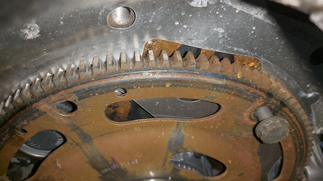 DIJELOVI ZAMAJAC AUDI A4 (B9) > 15-18 06H105323AE