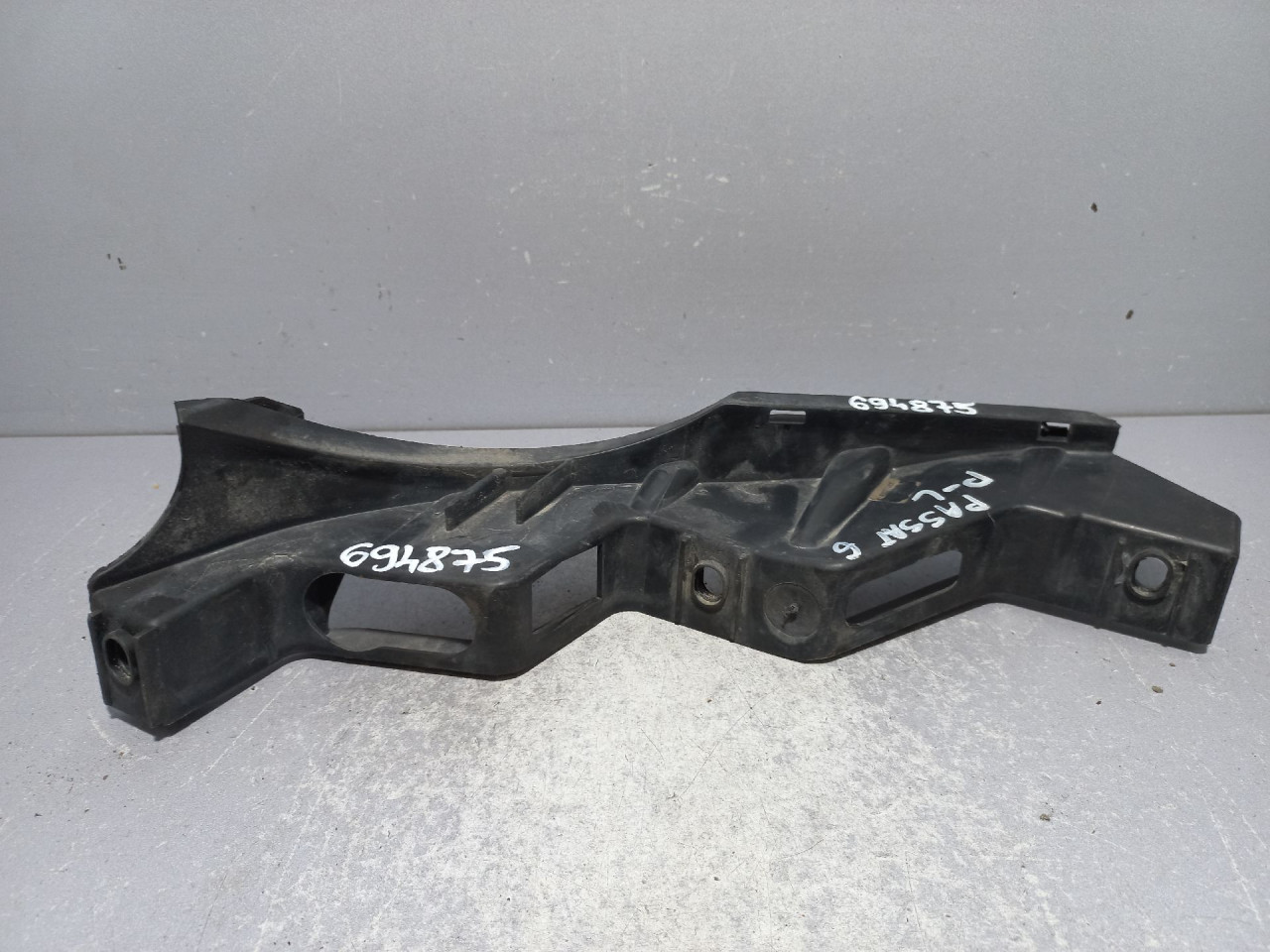 DIJELOVI NOSAC FARA VW PASSAT B6 > 05-10 3C0807889