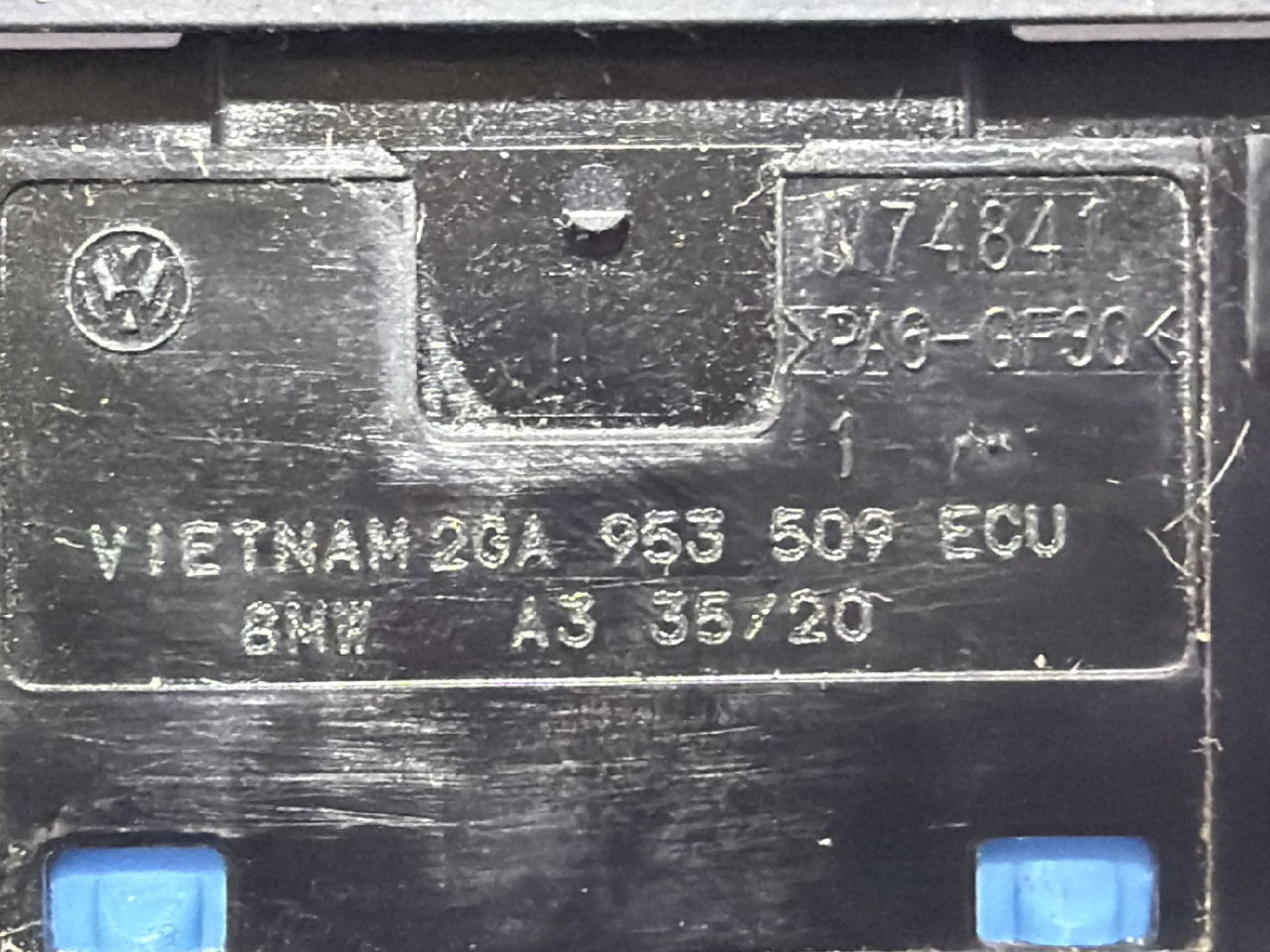 DIJELOVI PREKIDAC VW T-ROC > 17- 1.0 2GA953509