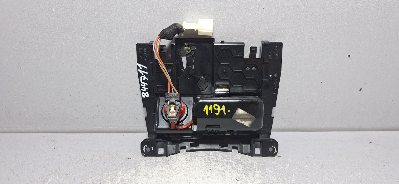 DIJELOVI PEPELJARA AUDI A5 (8T) SPORTBACK > 07-11 8K0857951