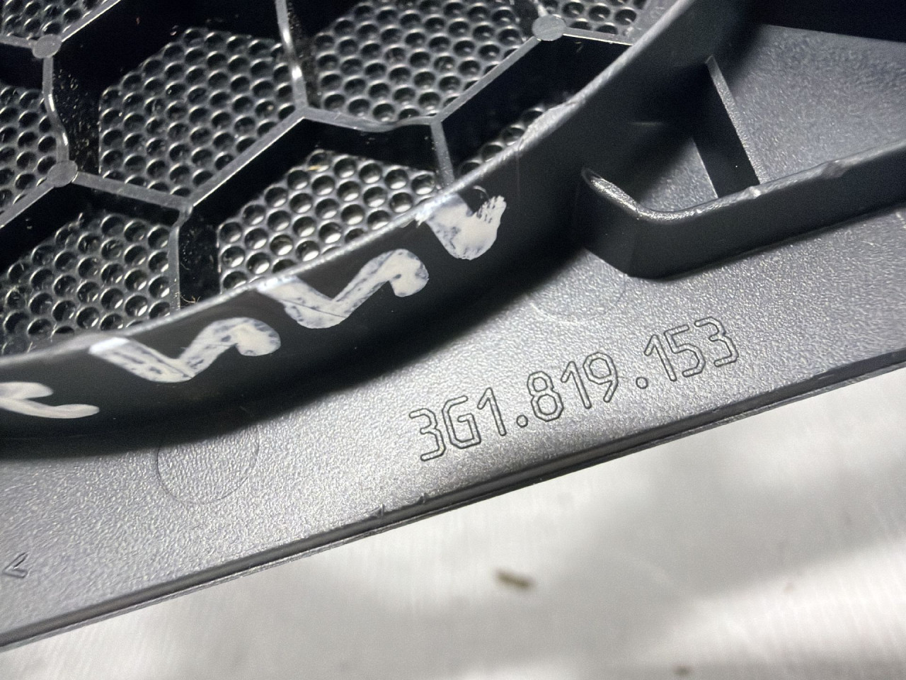 DIJELOVI PLASTIKA VW PASSAT B8 > 14-19 2.0 3G1819153