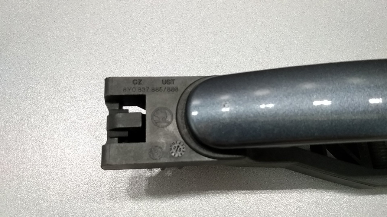 RUCKA VRATA SKODA OCTAVIA > 04-08 8Y0837885