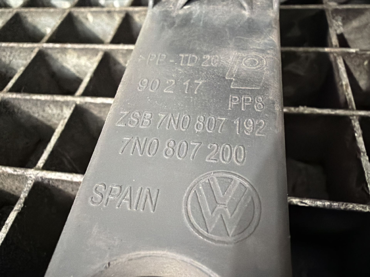 DIJELOVI POTPORA PREDNJEG BRANIKA VW SHARAN > 10- 2.0 7N0807192