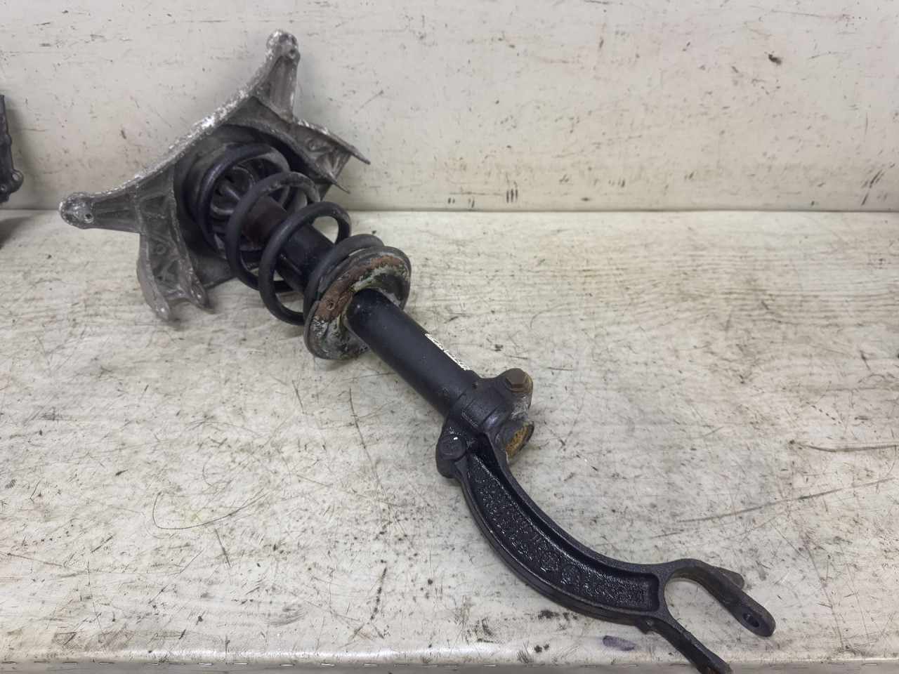 DIJELOVI AMORTIZER AUDI Q5 > 12-16 8R0031AP