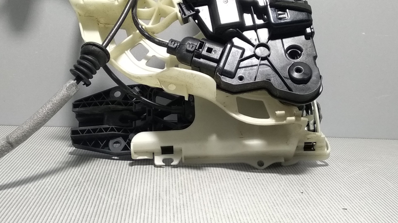 DIJELOVI RUCKA VRATA VW TIGUAN > 07-11 5N0837885H