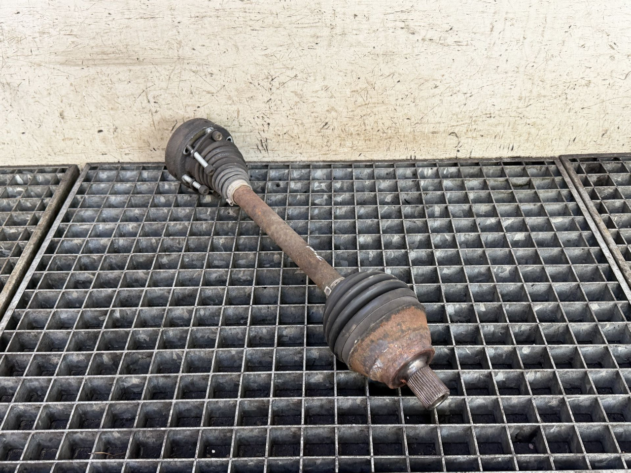 DIJELOVI POLUOSOVINA VW PASSAT B7 > 10-14 1.6 1K0407271LB