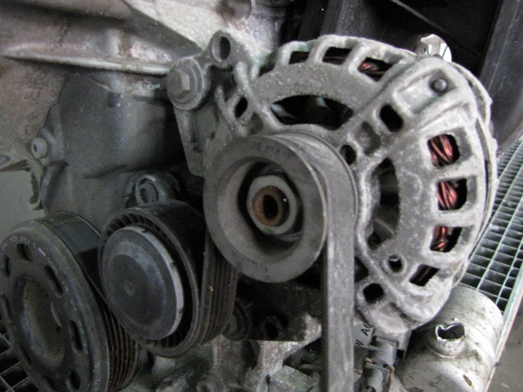 DIJELOVI ALTERNATOR VW UP > 12-16 CHYB 04C903023B