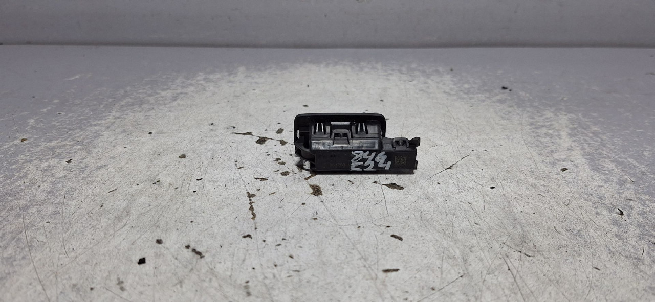 DIJELOVI RASVJETA U KABINI VOLVO XC60 > 17- 31663793
