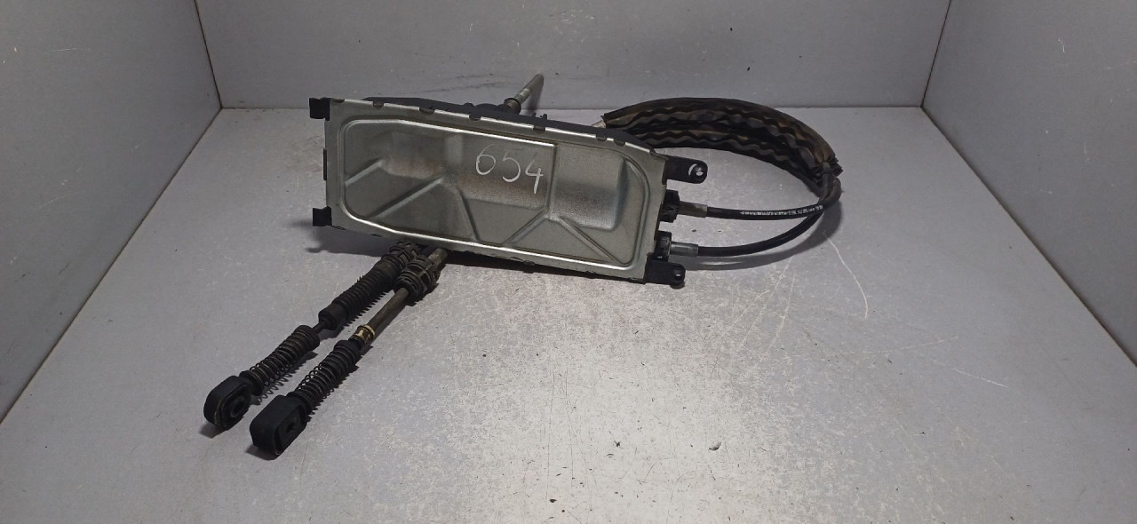 DIJELOVI SALTEBLA VW GOLF 7 > 12-16 5Q0711049AP