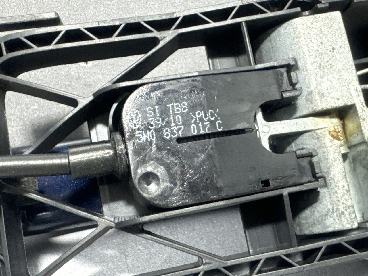 DIJELOVI RUCKA VRATA VW TIGUAN > 07-11 5N0837017C