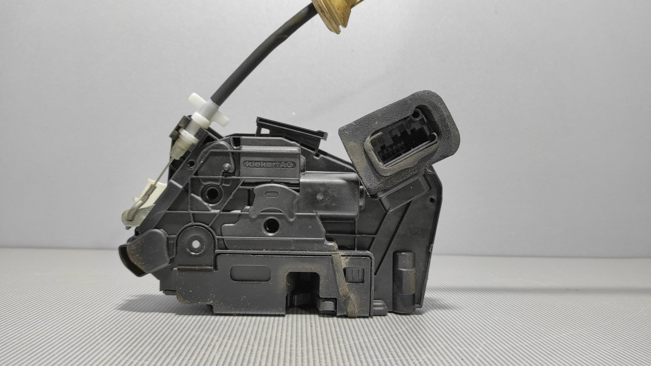 DIJELOVI BRAVA VRATA VW GOLF 6 > 08-12 5K1837016B