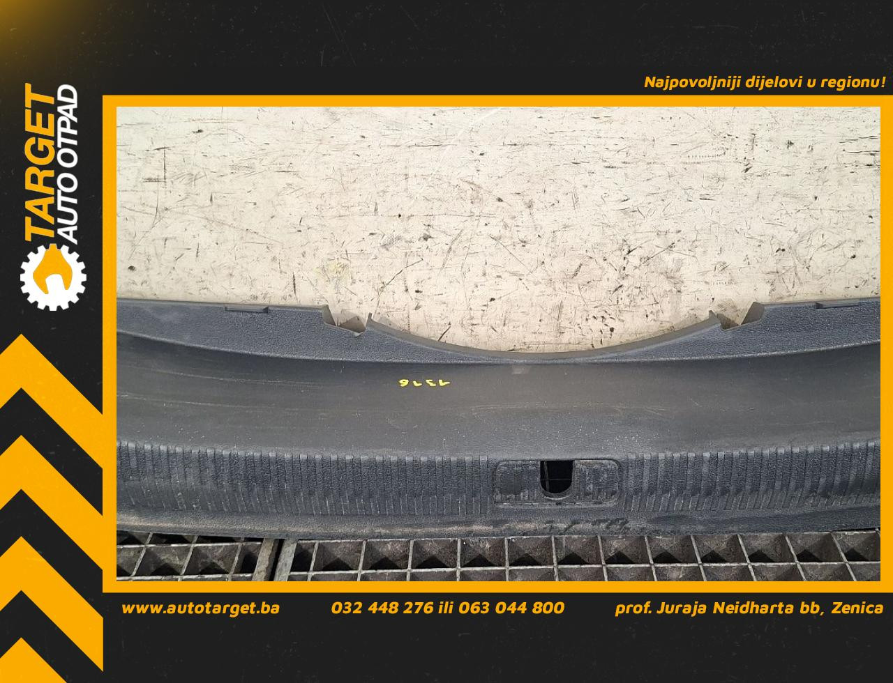 DIJELOVI PLASTIKA AUDI A4 (B9) > 15-18 2.0 8W5863471B