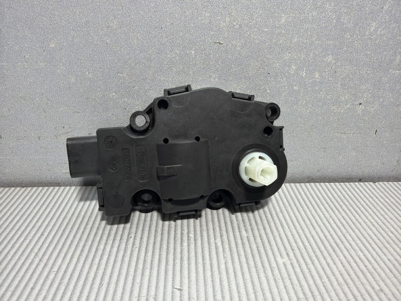 DIJELOVI MOTORIC KLAPNE AUDI Q5 > 12-16 2.0 EFB490
