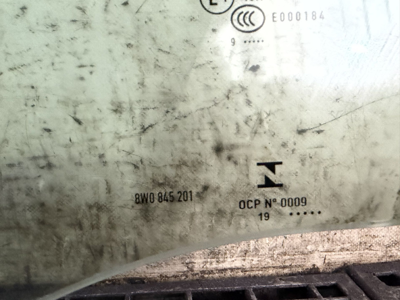 DIJELOVI STAKLO AUDI A4 (B9) > 19- 2.0 8W0845201
