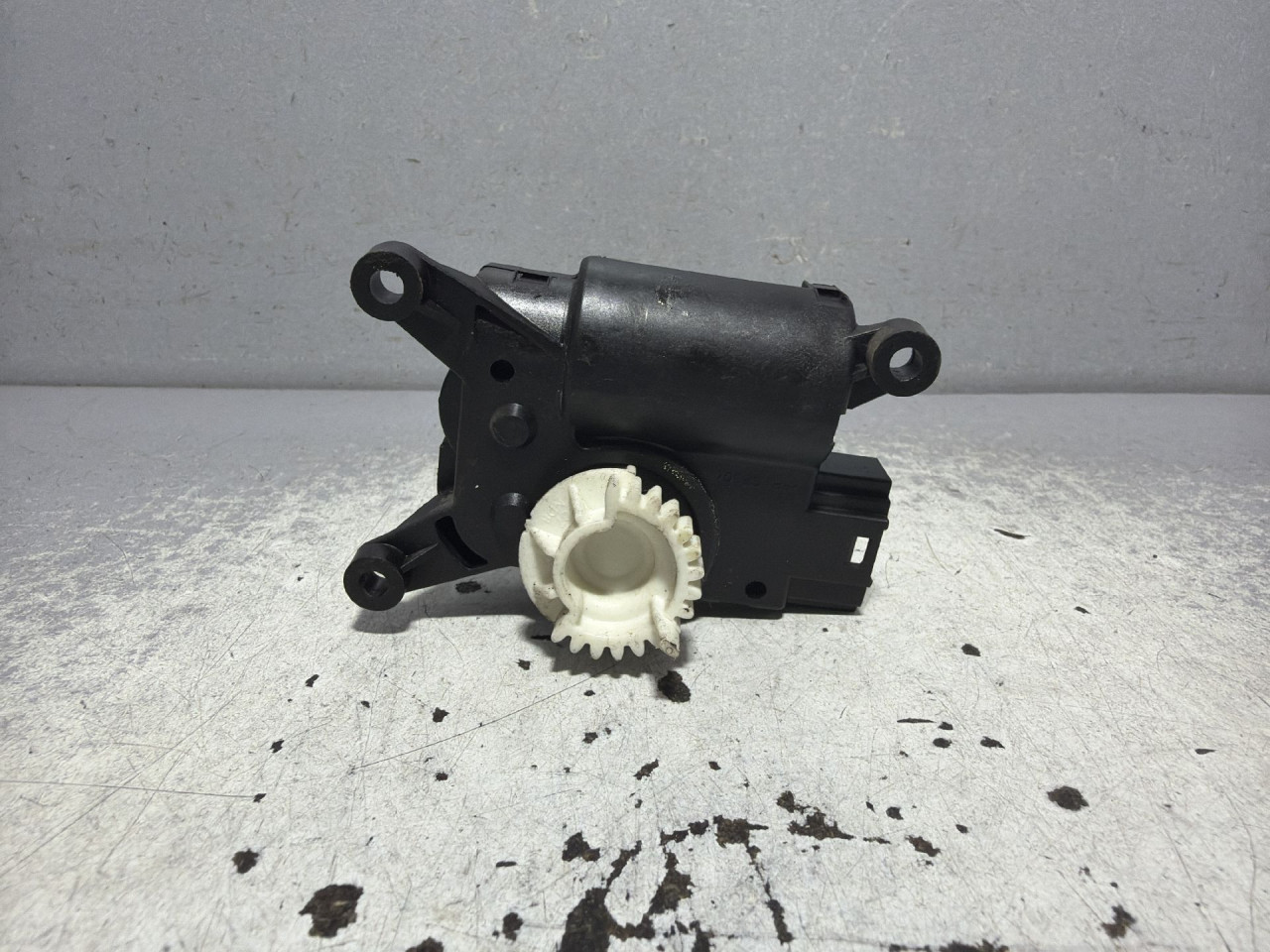 DIJELOVI MOTORIC KLAPNE VW PASSAT B8 > 14-19 1.6 5Q0907511K