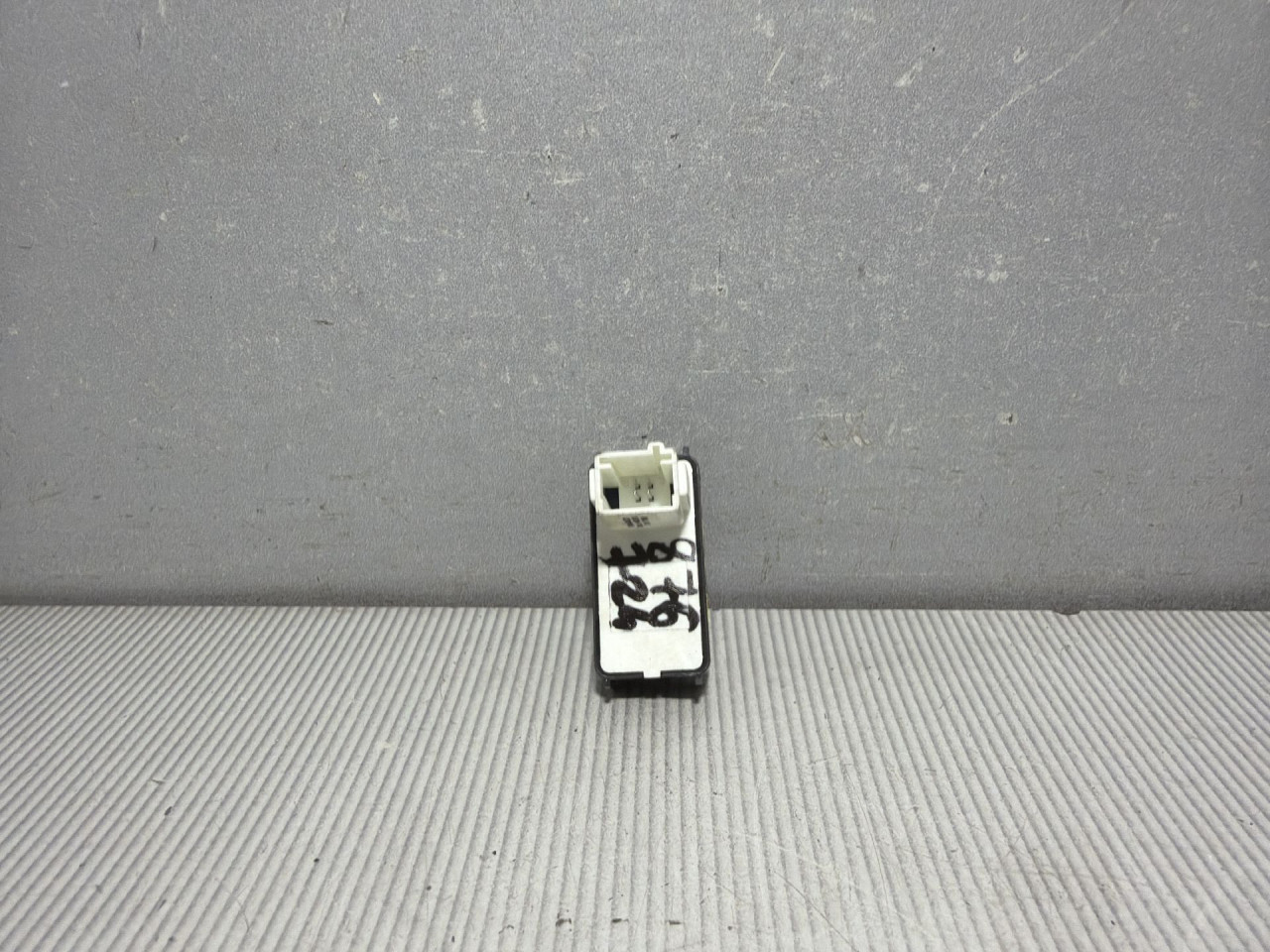 DIJELOVI PREKIDACI PROZORA OPEL ASTRA L > 22 -  1.2 98044803ZD