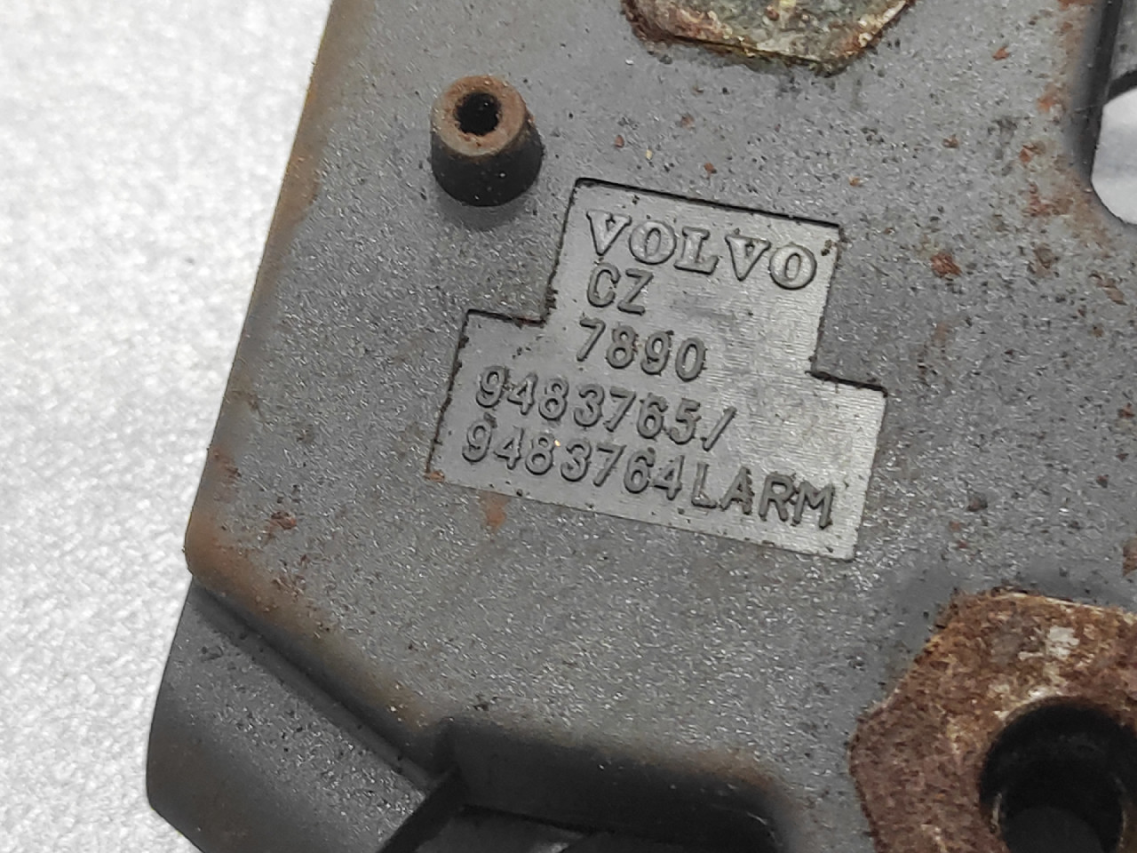 DIJELOVI BRAVA HAUBE VOLVO S70/V70 > 00-04 9483765